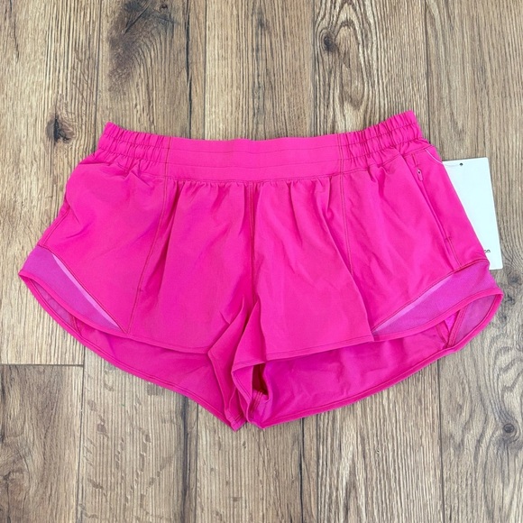 NWT Lululemon Hotty Hot Low Rise Shorts 2.5" In Sonic Pink Size 14 - Picture 2 of 6
